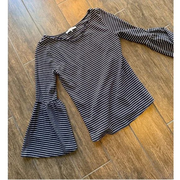 FRAME Dark Navy Striped Bell Sleeve Boat Neck Top LWTS0532 Womens Size M - Picture 2 of 6